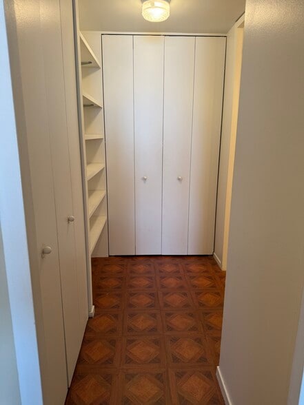 Building Photo - 1000 N State St