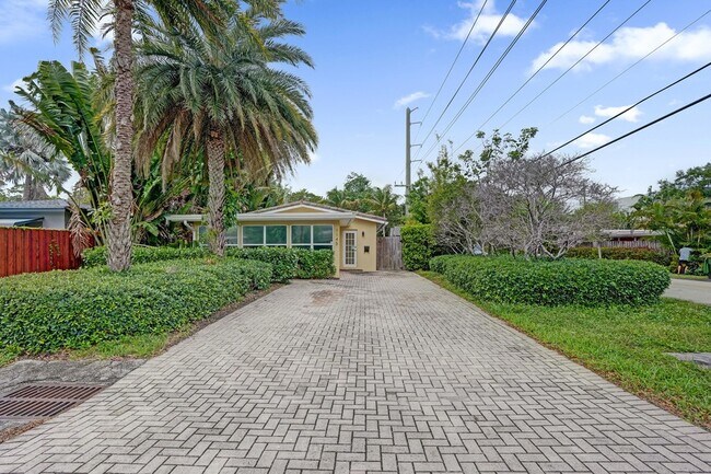 Building Photo - 1145 NE 12th Ave