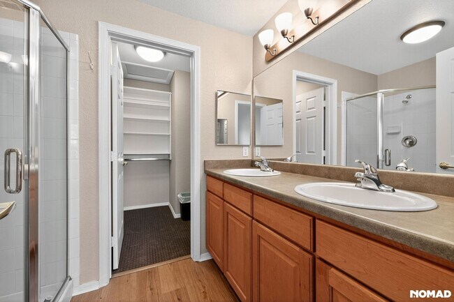 Building Photo - Well-maintained  2BR Condo in Englewood