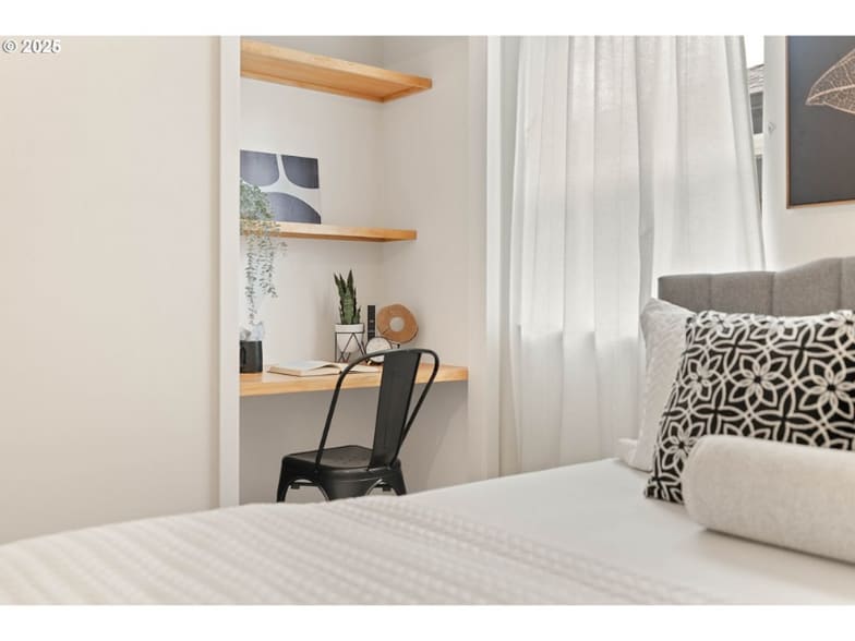 Building Photo - 841 NE 77th Ave