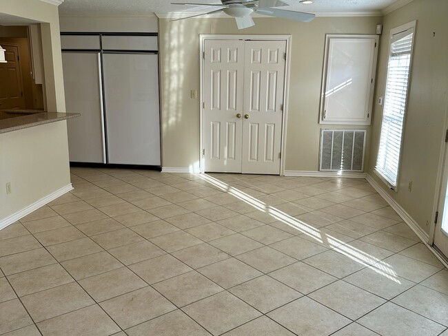 Building Photo - 5659 Lymbar Dr