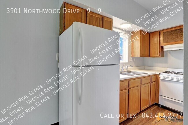 Building Photo - 3901 Northwood Dr