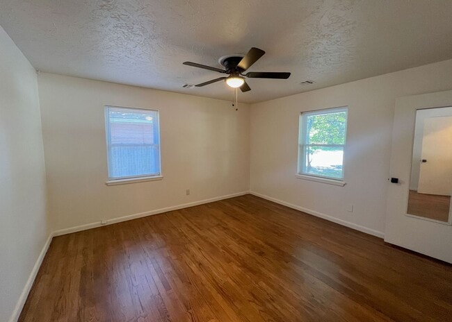 Building Photo - 10416 Ridgeview Dr