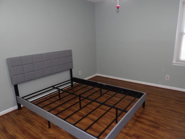 Building Photo - 917 9th Ave S