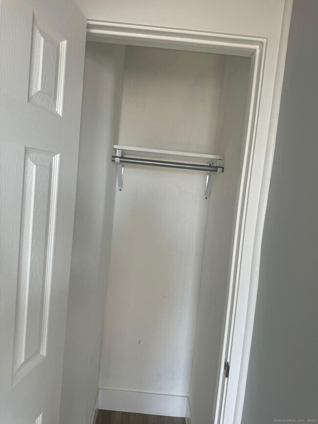 Building Photo - 651 Barnum Ave