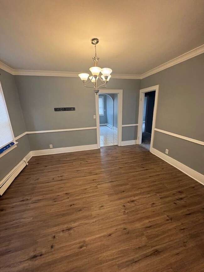 Building Photo - 2405 N Sheridan Rd