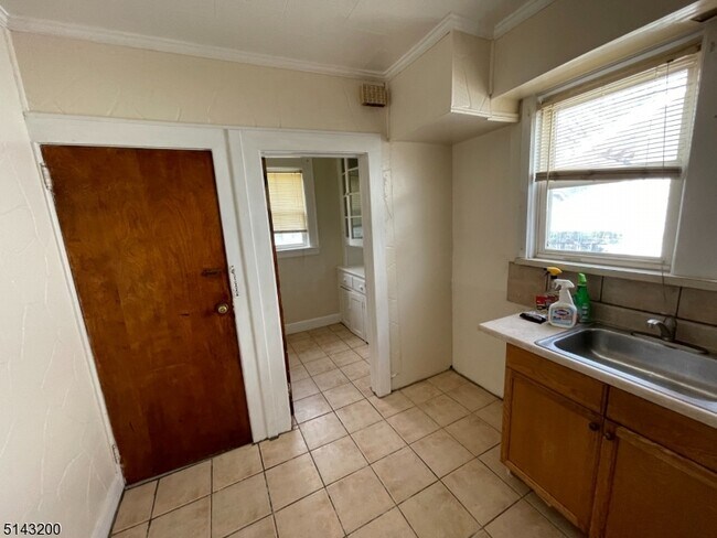 Building Photo - 19 Meadowbrook Pl