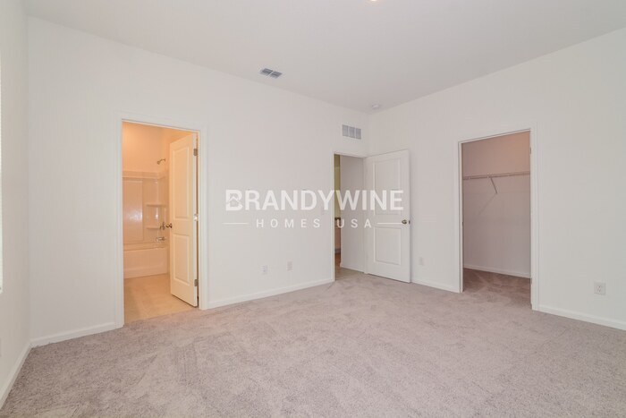 Building Photo - 1574 Effra Wy