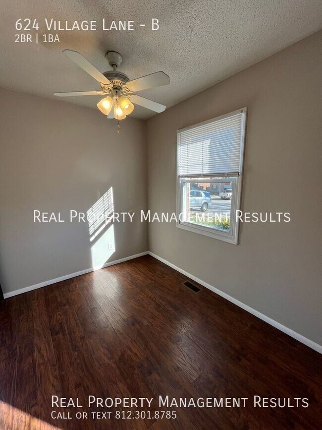 Building Photo - 624 Village Ln