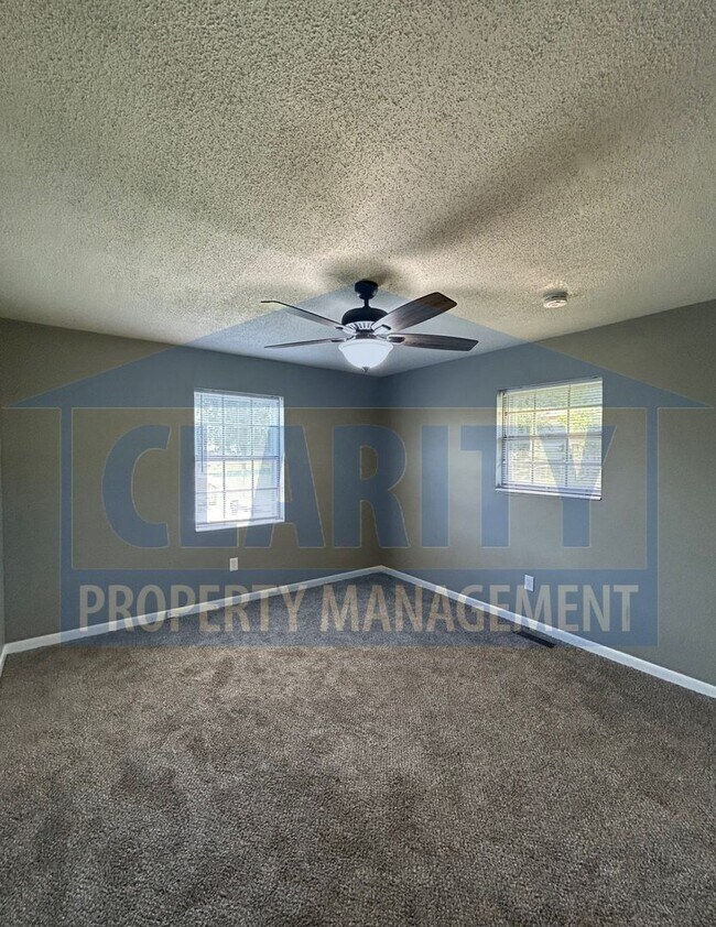 Building Photo - Three bedroom ranch-style home!