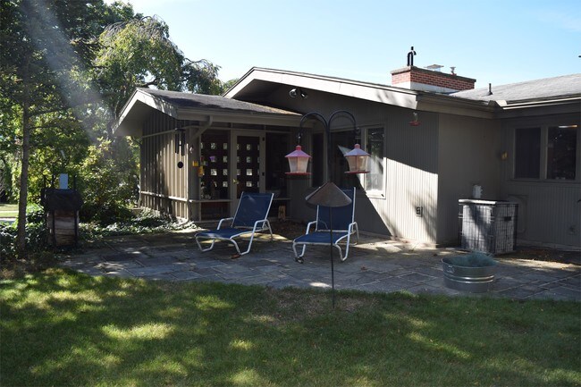 Building Photo - 301 Homan Ave