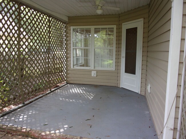 Building Photo - Spacious 3 Bedroom 2 Bath Home in Mabry Park