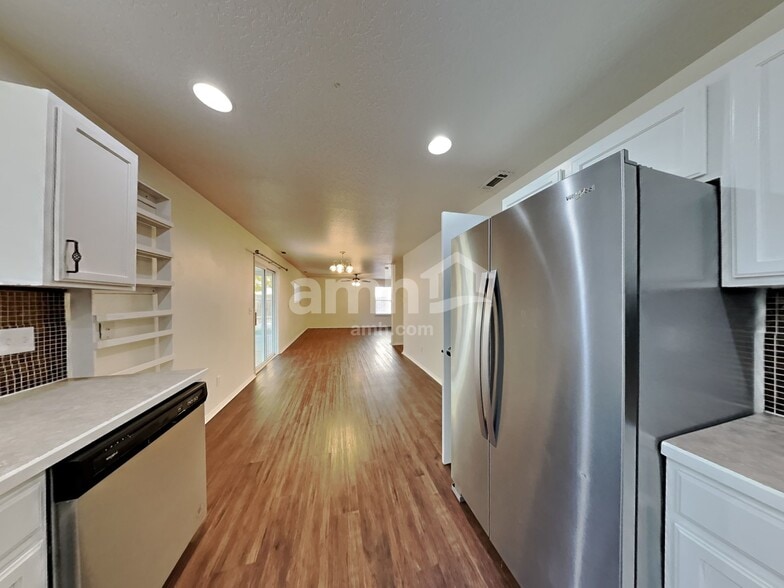 Building Photo - 372 W Wood Owl Dr