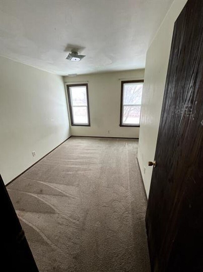 Building Photo - 403 Water St