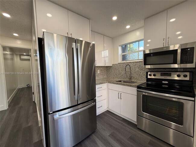 Primary Photo - 132 NW 32nd Ct