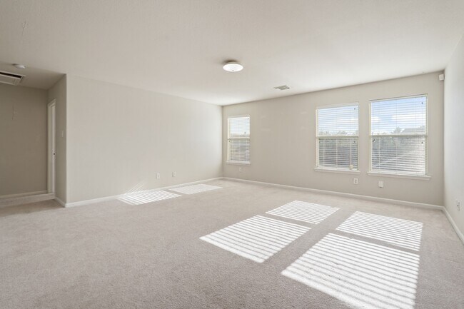 Building Photo - 29650 Legends Green Dr