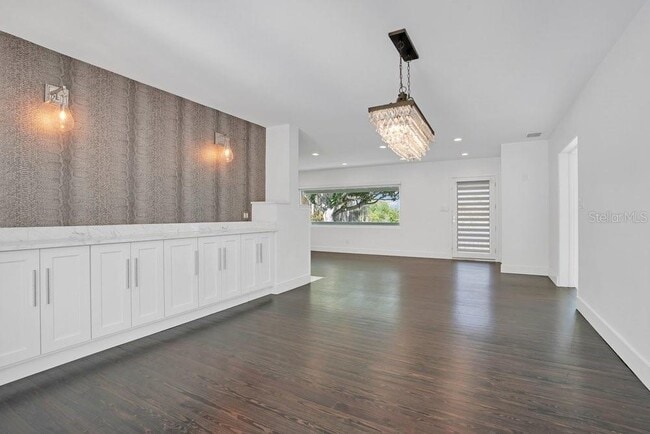 Building Photo - 812 East Blvd