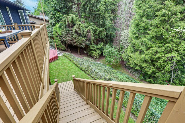 Building Photo - 5bd/2.5ba Bellevue Home