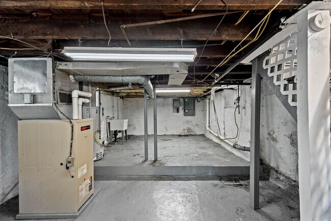 Building Photo - SCORE 1ST MONTH'S RENT FREE IF SIGNED BY DEC 24! Stunning 2 bedroom home in Pitcairn available now!