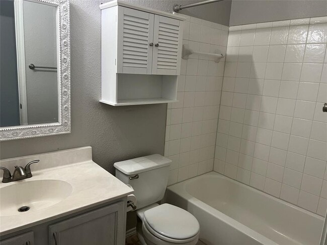 Building Photo - 619 Holbrooke St
