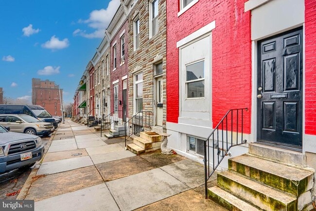 Building Photo - 2533 W Lombard St