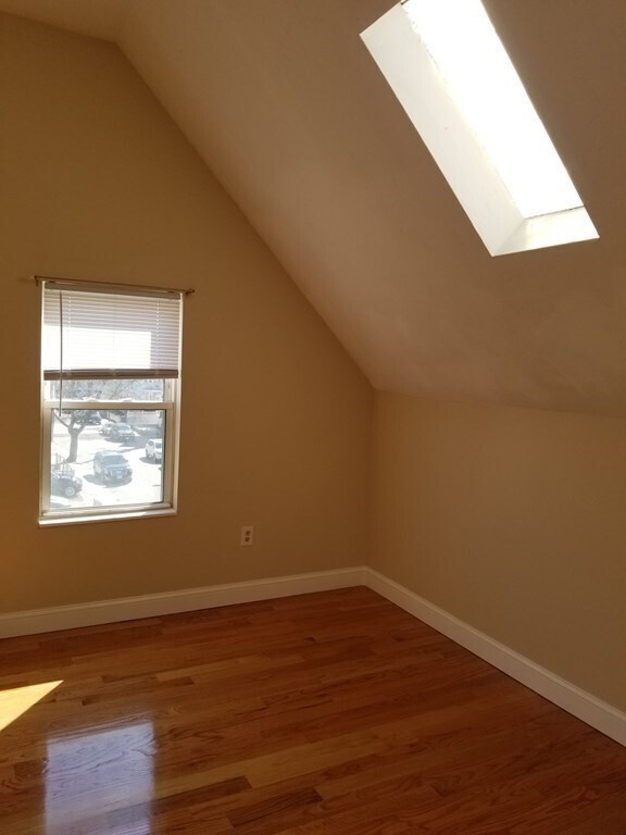 Building Photo - 593 Park St