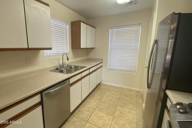 Building Photo - 3310 S 66th Ln