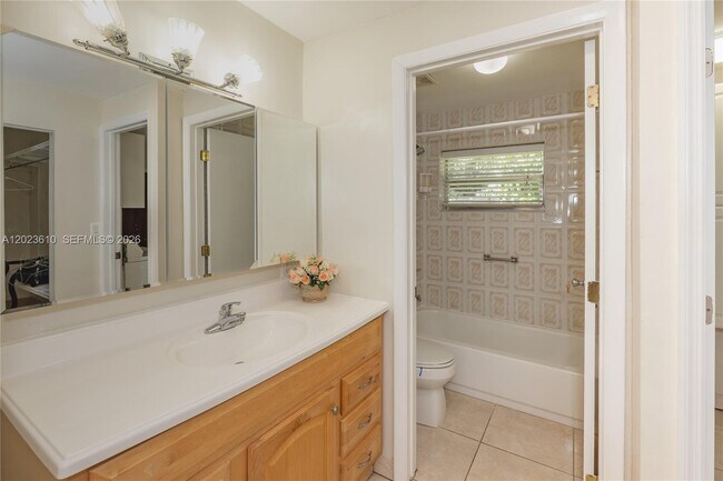 Building Photo - 540 SW 60th Ave