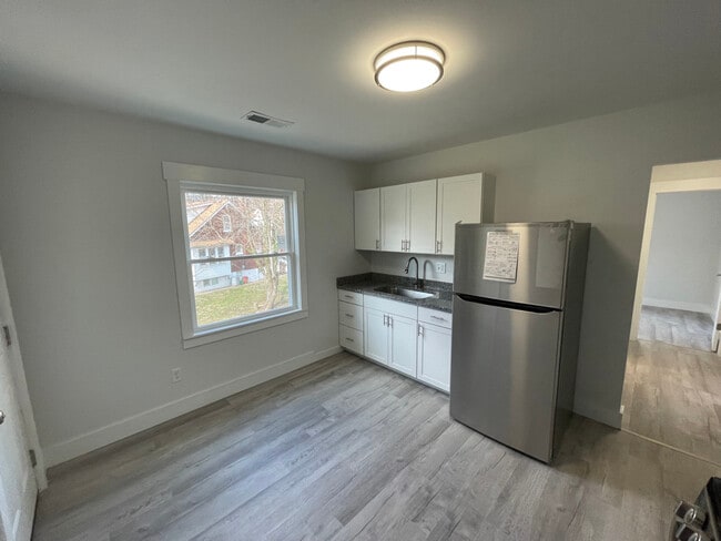 Kitchen - 1238 Highway Ave
