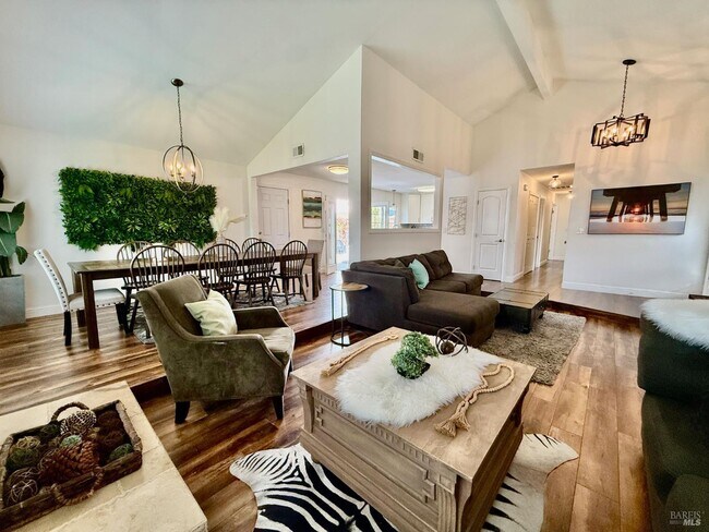 Building Photo - 1017 Carob Ct