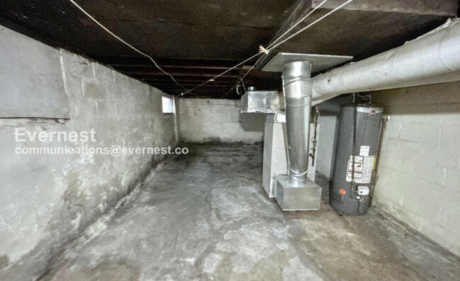 Building Photo - 3 Bed /1 Bath Townhome / Pet-Friendly / Vouchers Accepted / Available Now!