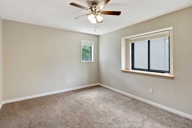 Building Photo - 1843 Fernspring Cove