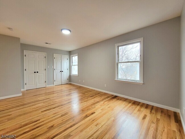 Building Photo - 11 Wallis Ave