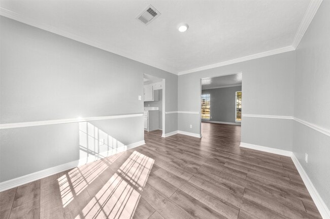 Building Photo - 2523 W Greens Rd