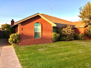 Building Photo - Cute Duplex in South Lubbock