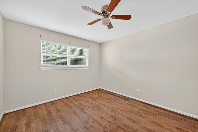 Building Photo - 10815 Shawnbrook Dr