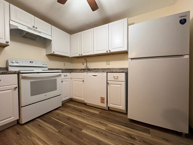 Building Photo - Rent reduced! Beautifully updated 2 bedroom condo, with 2 reserved parking spots, in Dracut MA
