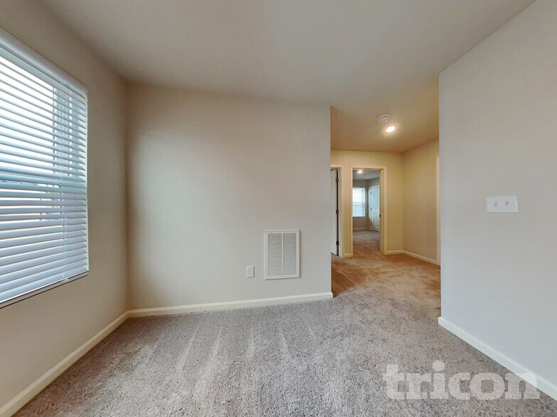 Building Photo - 527 Dayspring Dr
