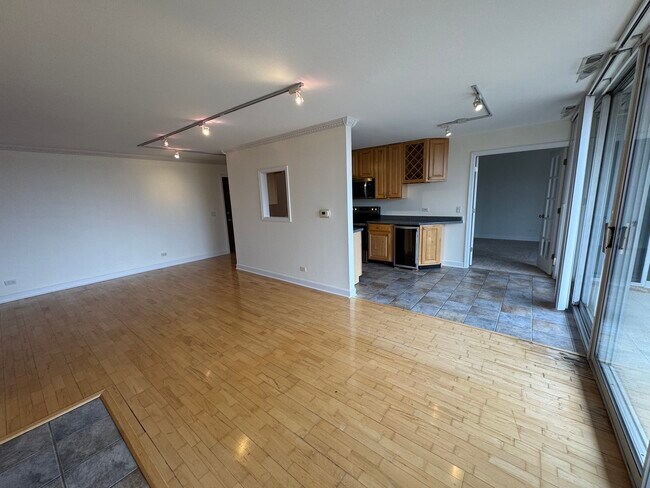 Building Photo - 6020 Oakwood Dr