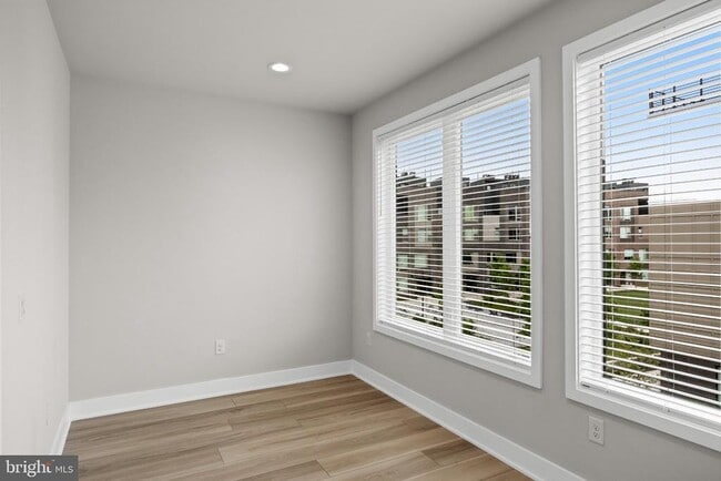 Building Photo - 2150 Northbank Pl