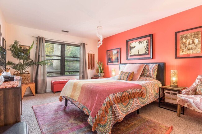 Building Photo - 50 Hubbard Ln