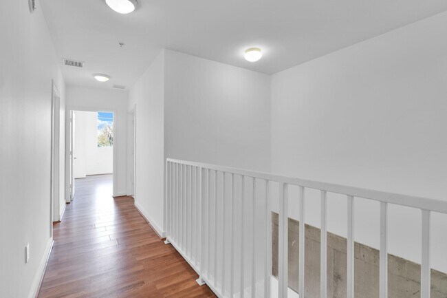 Building Photo - 300 S Australian Ave