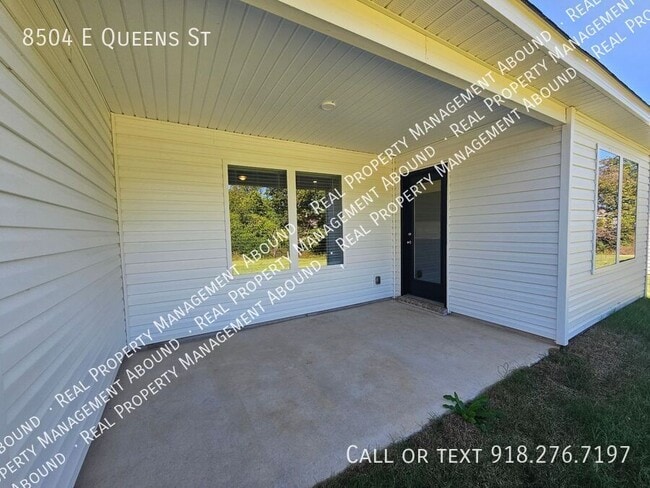 Building Photo - 8504 E Queens St