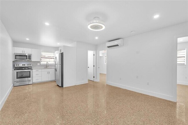 Building Photo - 5122 NE 19th Ave