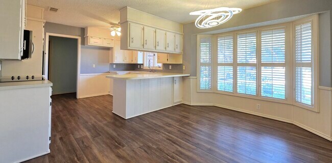 Building Photo - 8604 Jordan Dr