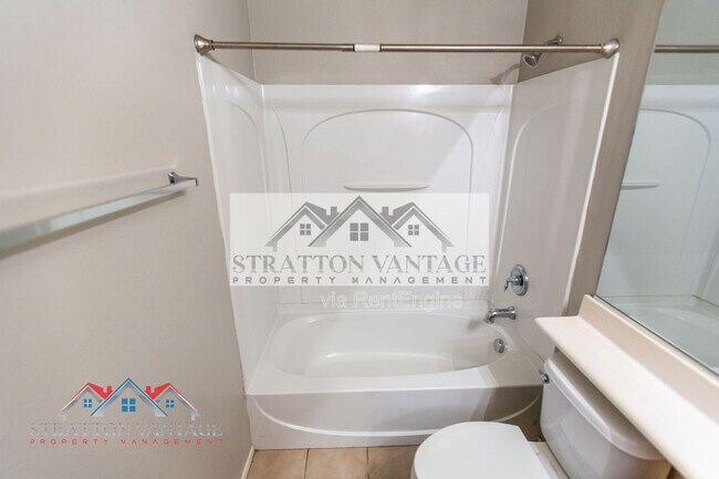 Building Photo - 10013 E Impala Ave