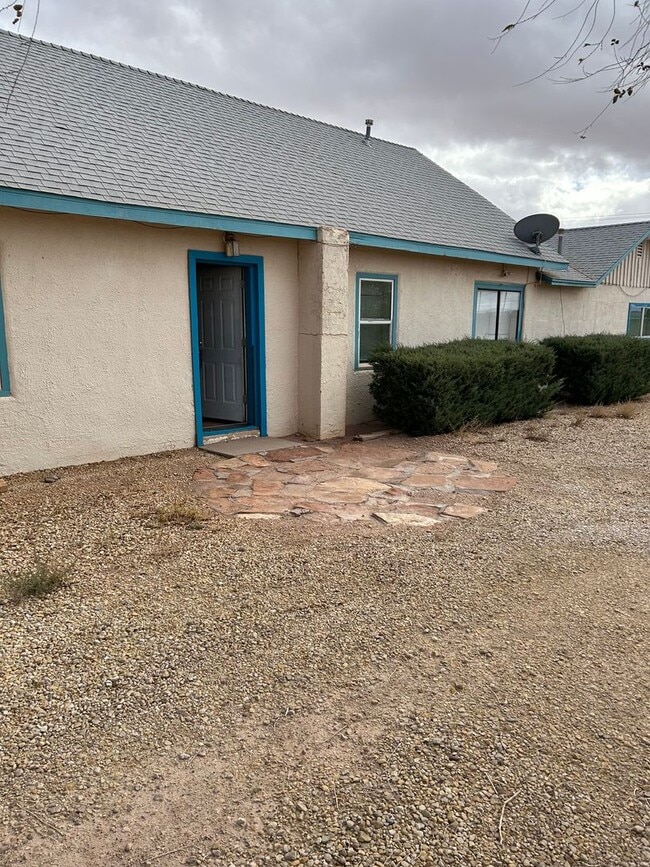 Building Photo - 3 Bedroom 1.5 Bathroom Home In Winslow