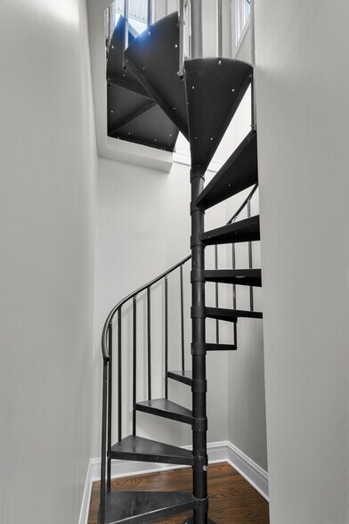 Building Photo - 1322 Wilmette Ave