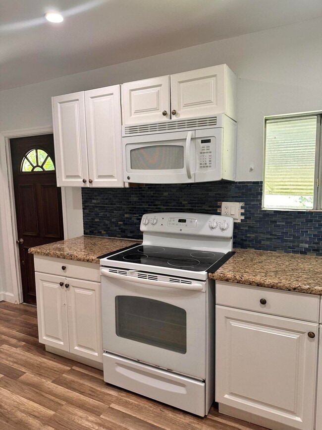 Building Photo - 11898 Cove Pl