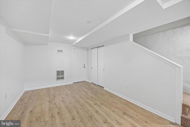 Building Photo - 362 Ripka St